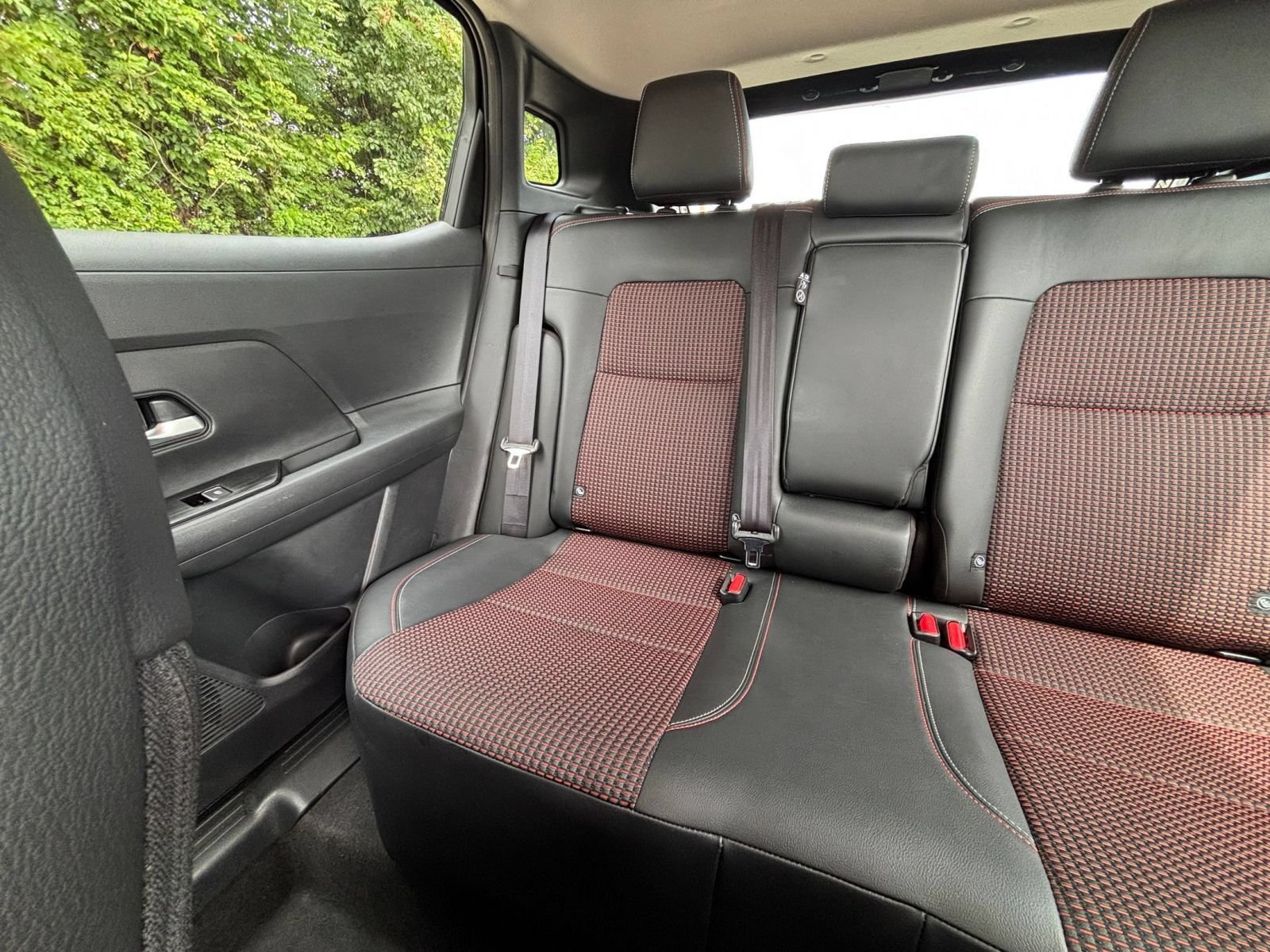 Used 2026 Nissan Kicks SR AWD/4WD image 37