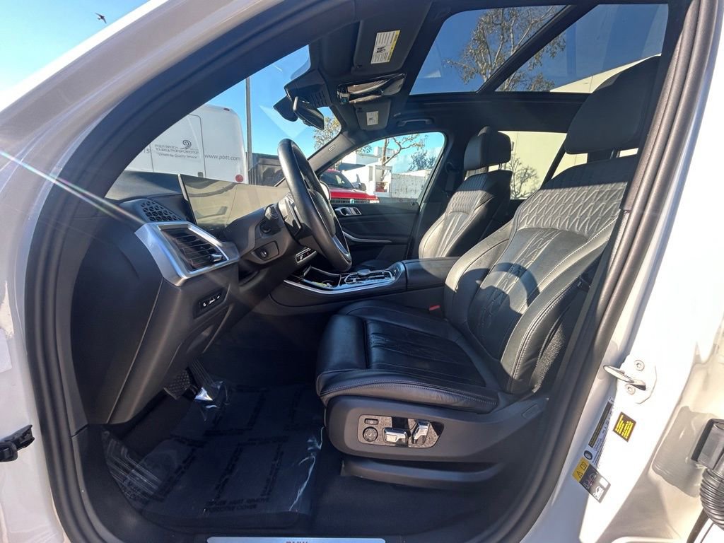 Used 2025 BMW X5 xDrive50e image 10
