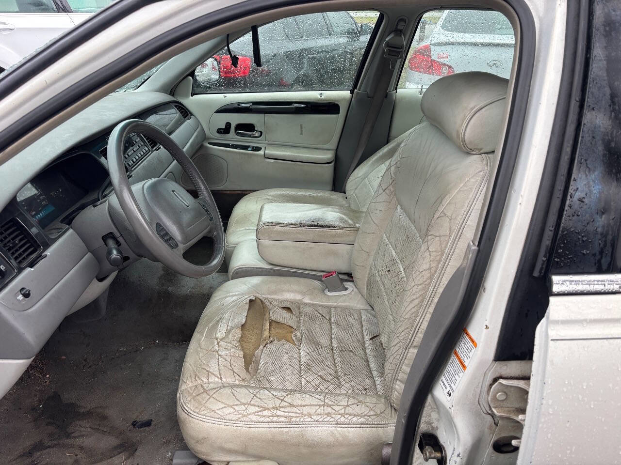 Used 2000 Lincoln Town Car Signature RWD image 12