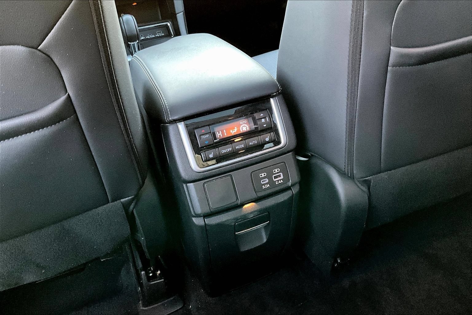 Used 2024 Subaru Ascent Limited w/ Technology Package AWD/4WD image 12