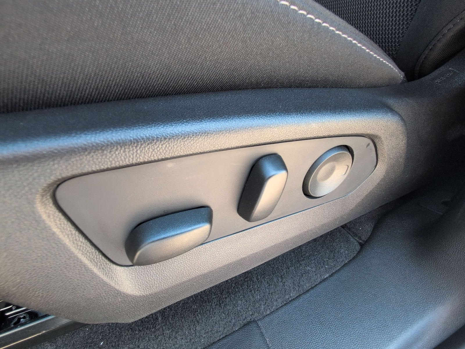 New 2026 GMC Canyon Elevation w/ Convenience Package RWD image 25