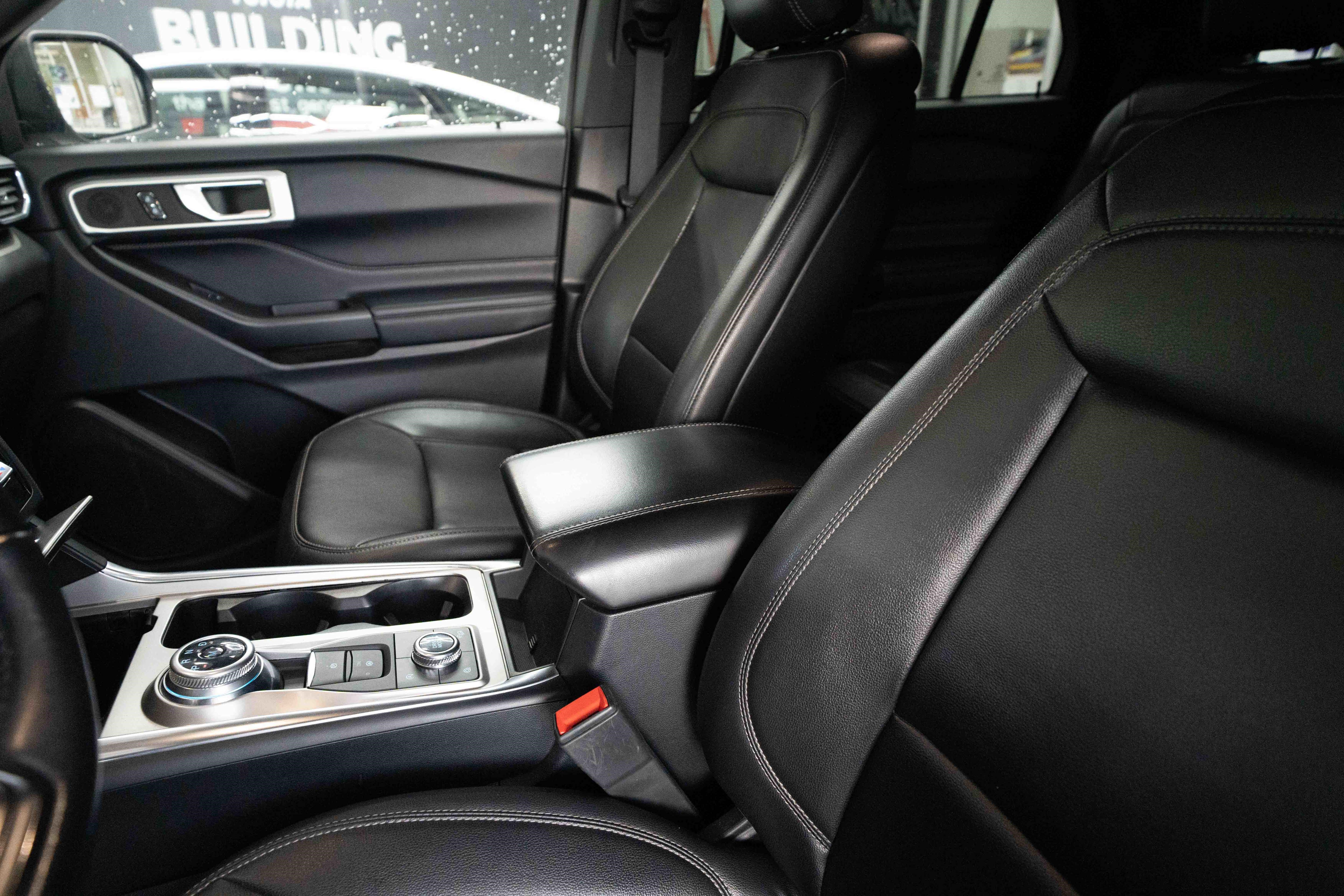 Used 2020 Ford Explorer XLT w/ Equipment Group 202A AWD/4WD image 10