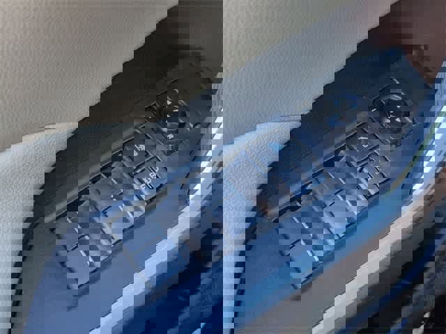 Used 2021 Toyota RAV4 XLE Premium image 39