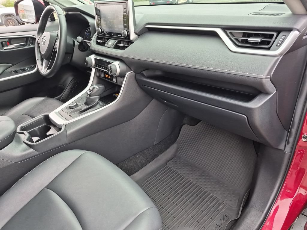 Used 2021 Toyota RAV4 XLE Premium AWD/4WD image 19