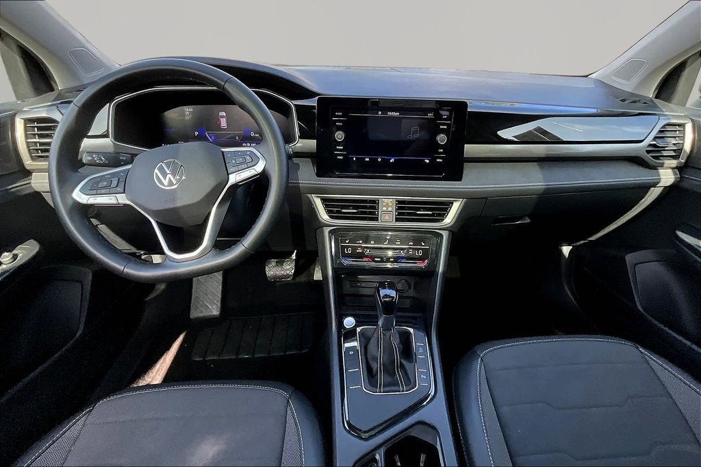 Used 2025 Volkswagen Taos SE image 7