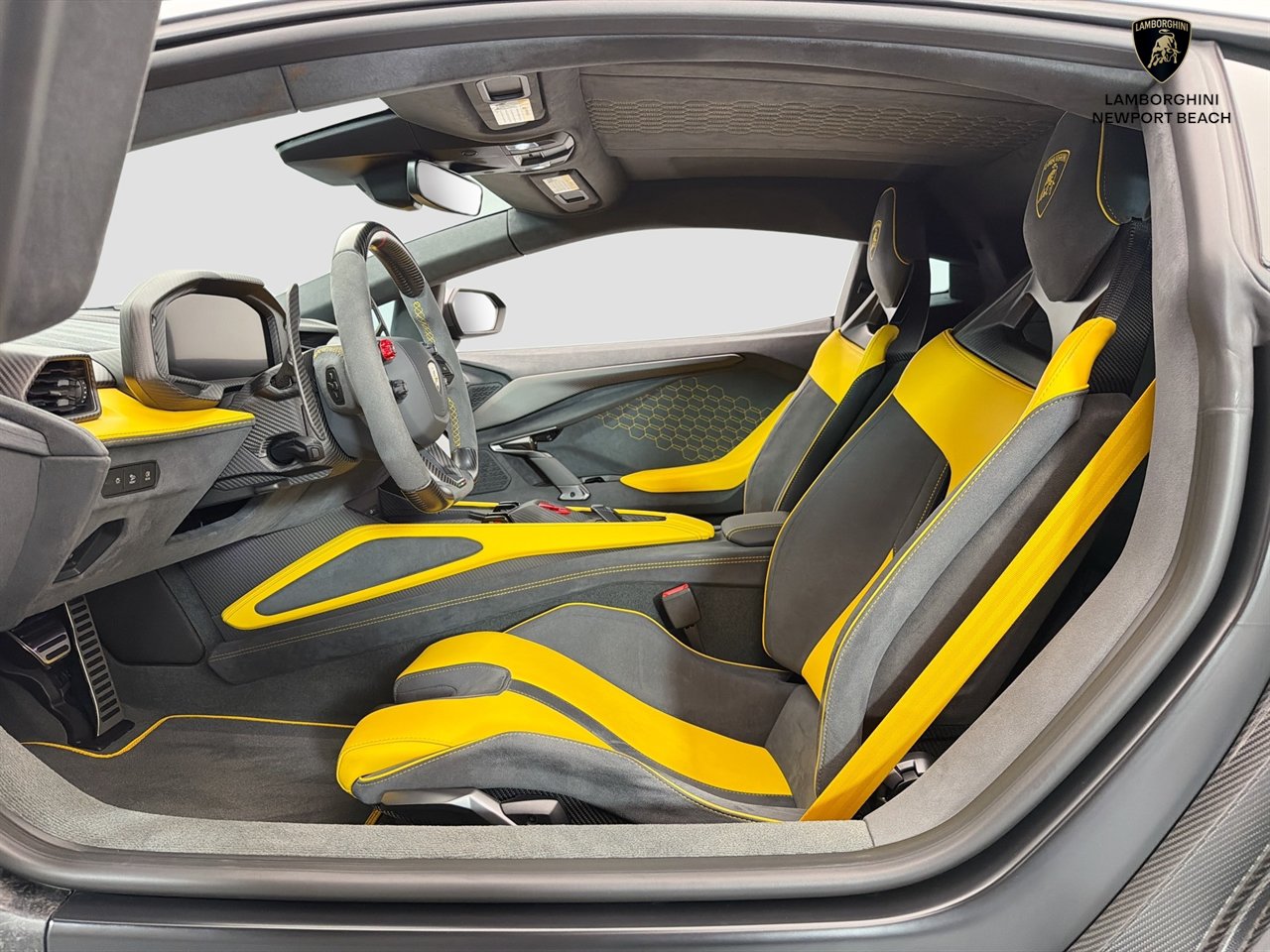 Used 2025 Lamborghini Revuelto AWD/4WD image 48