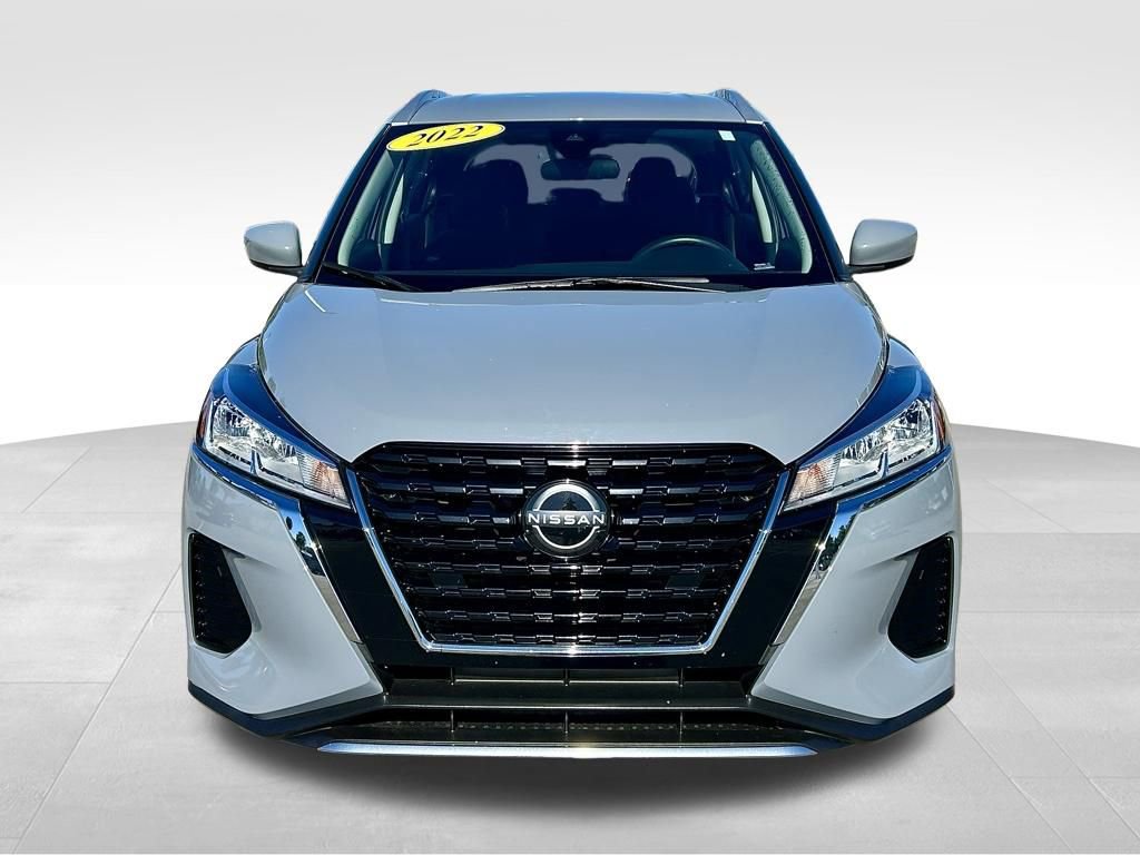 Used 2022 Nissan Kicks SV image 2