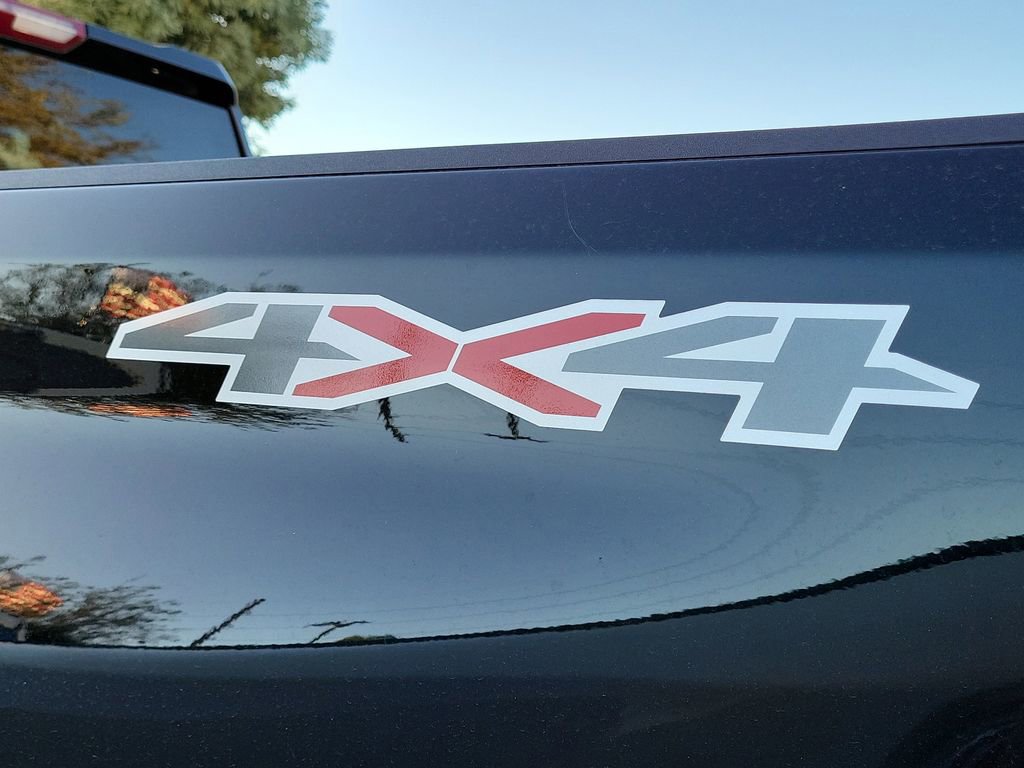 Used 2025 Chevrolet Silverado 2500 Custom w/ Custom Value Package image 5