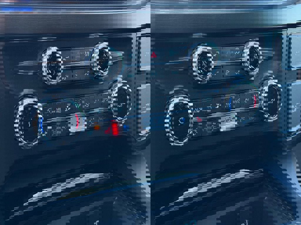 New 2026 Ford F250 Lariat w/ Black Appearance Package image 34