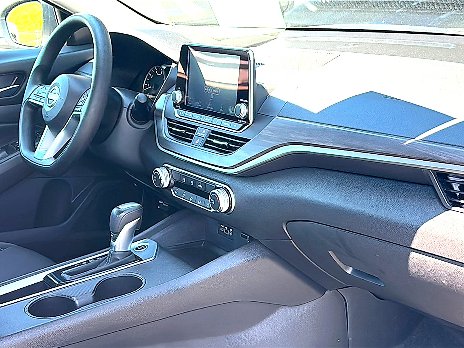 Used 2025 Nissan Altima 2.5 SV FWD image 22