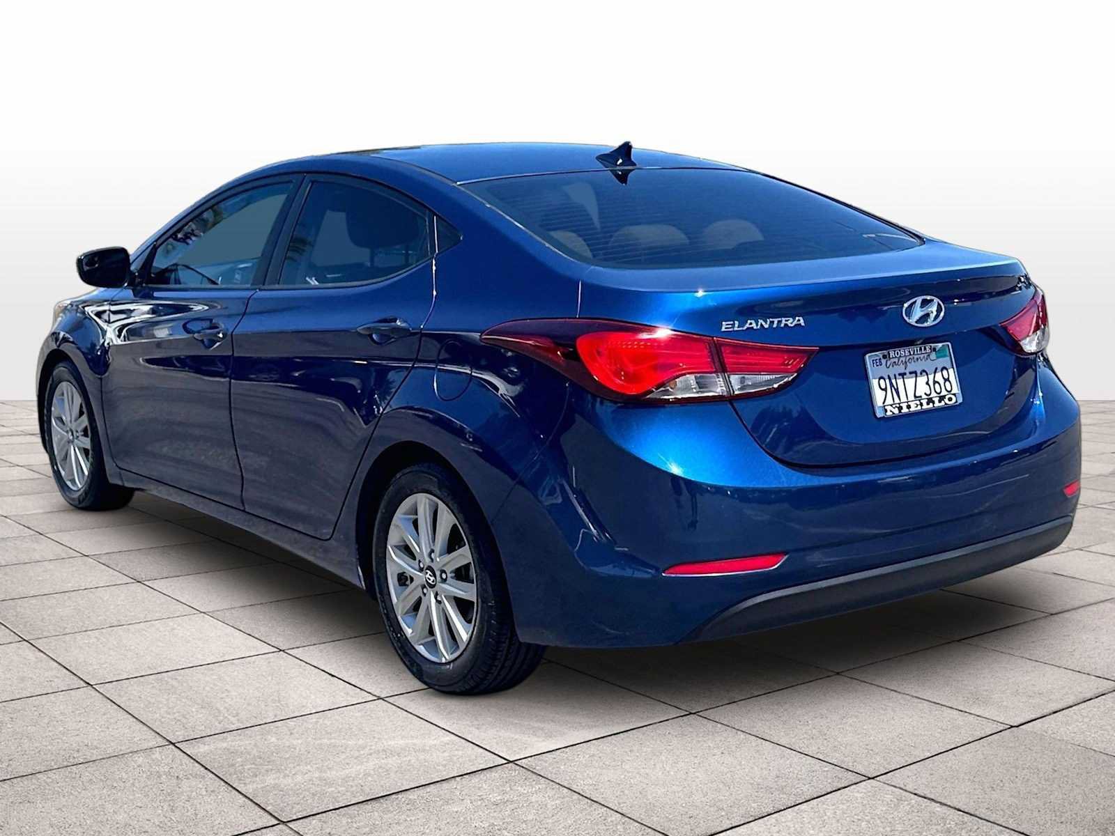 Used 2015 Hyundai Elantra SE w/ Option Group 02 FWD image 14