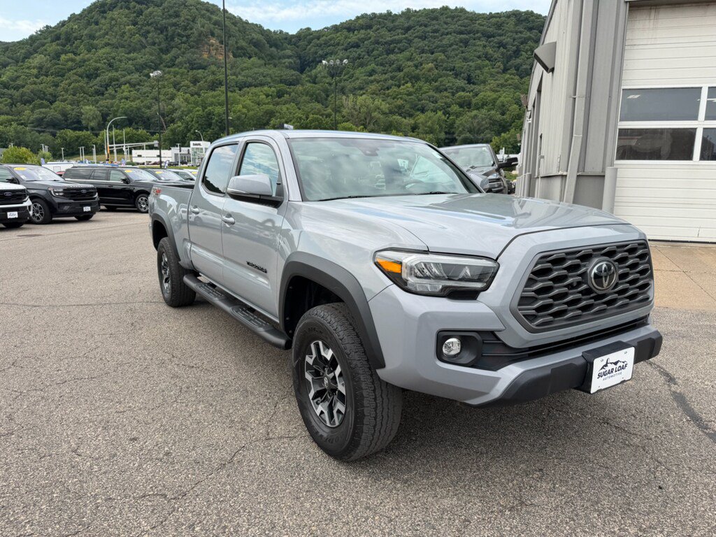Used 2021 Toyota Tacoma TRD Off-Road w/ TRD Premium Off Road Package AWD/4WD image 3