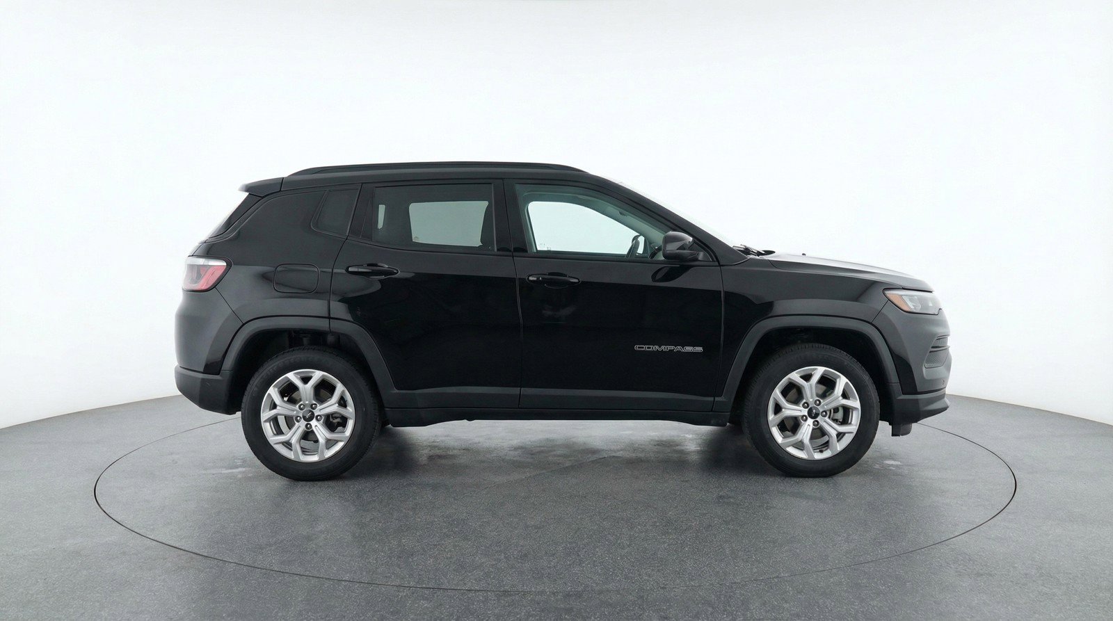 Used 2025 Jeep Compass Latitude image 11