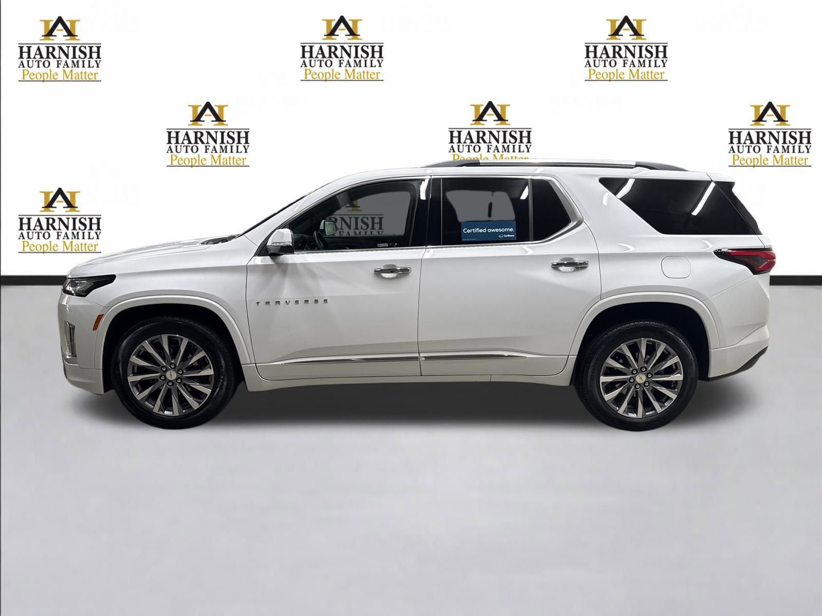 Used 2023 Chevrolet Traverse Premier image 2