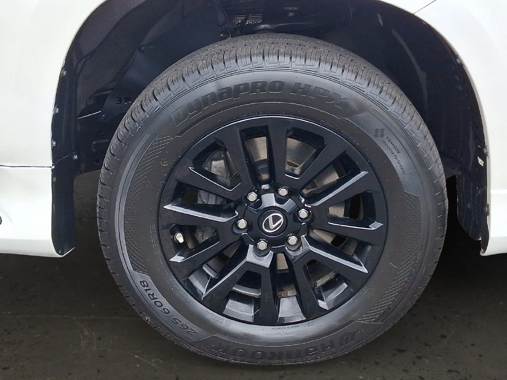 Certified 2023 Lexus GX 460 w/ Black Line Special Edition AWD/4WD image 9