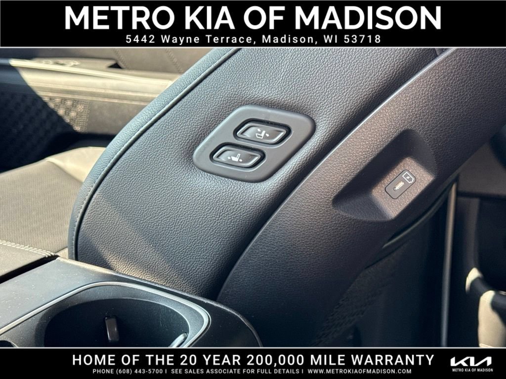Used 2025 Kia Carnival SX Prestige FWD image 29