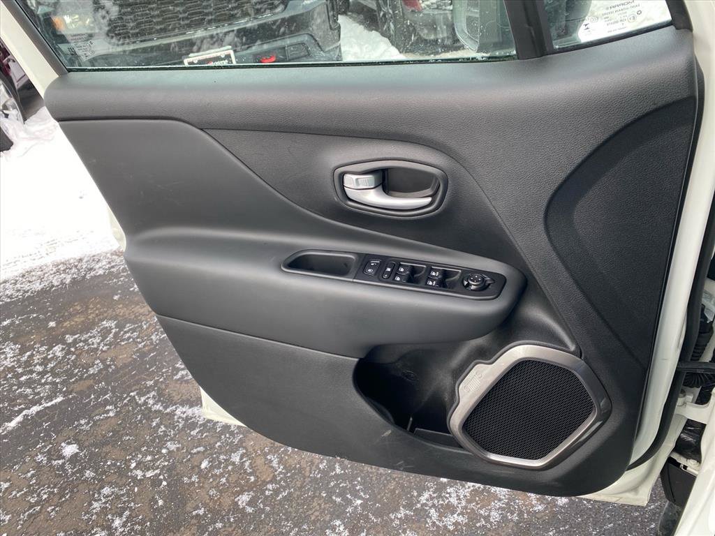 Used 2023 Jeep Renegade Latitude AWD/4WD image 21