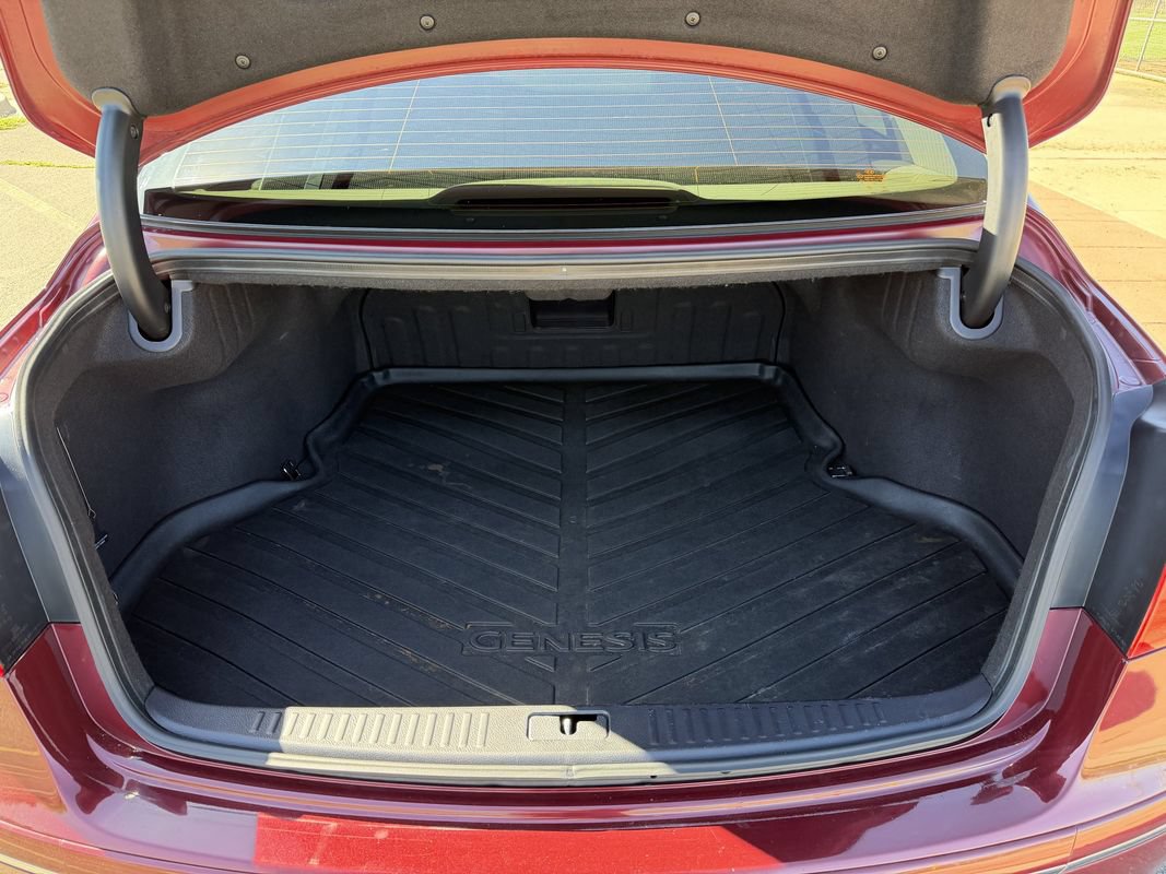 Used 2011 Hyundai Genesis 4.6 RWD image 17