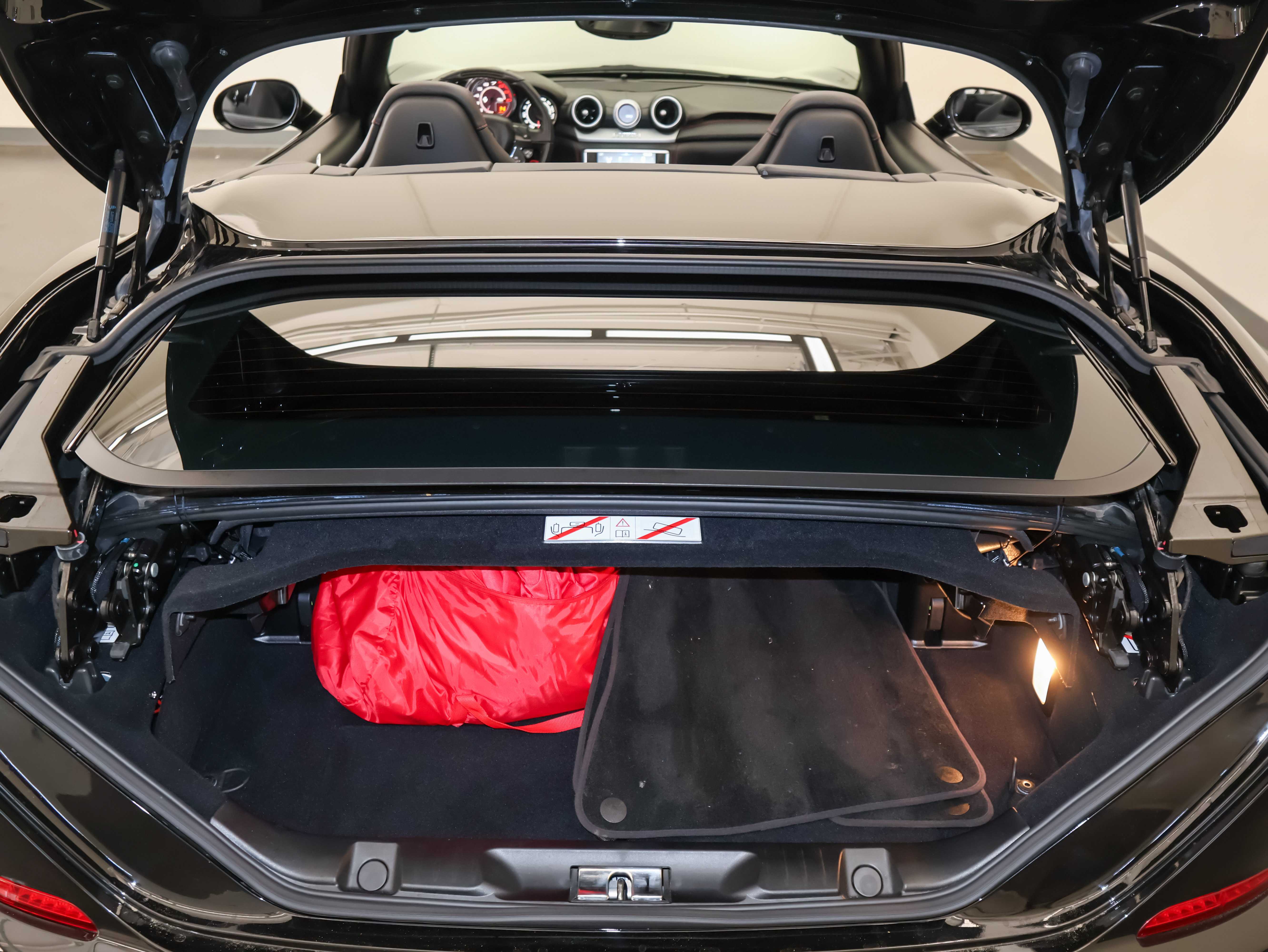 Used 2017 Ferrari California T RWD image 12