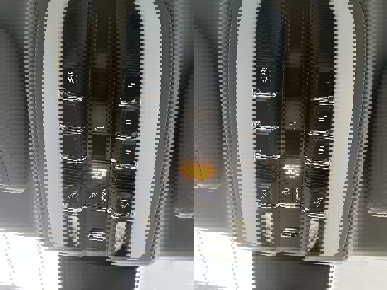 Used 2016 Porsche Panamera 4 Edition image 26