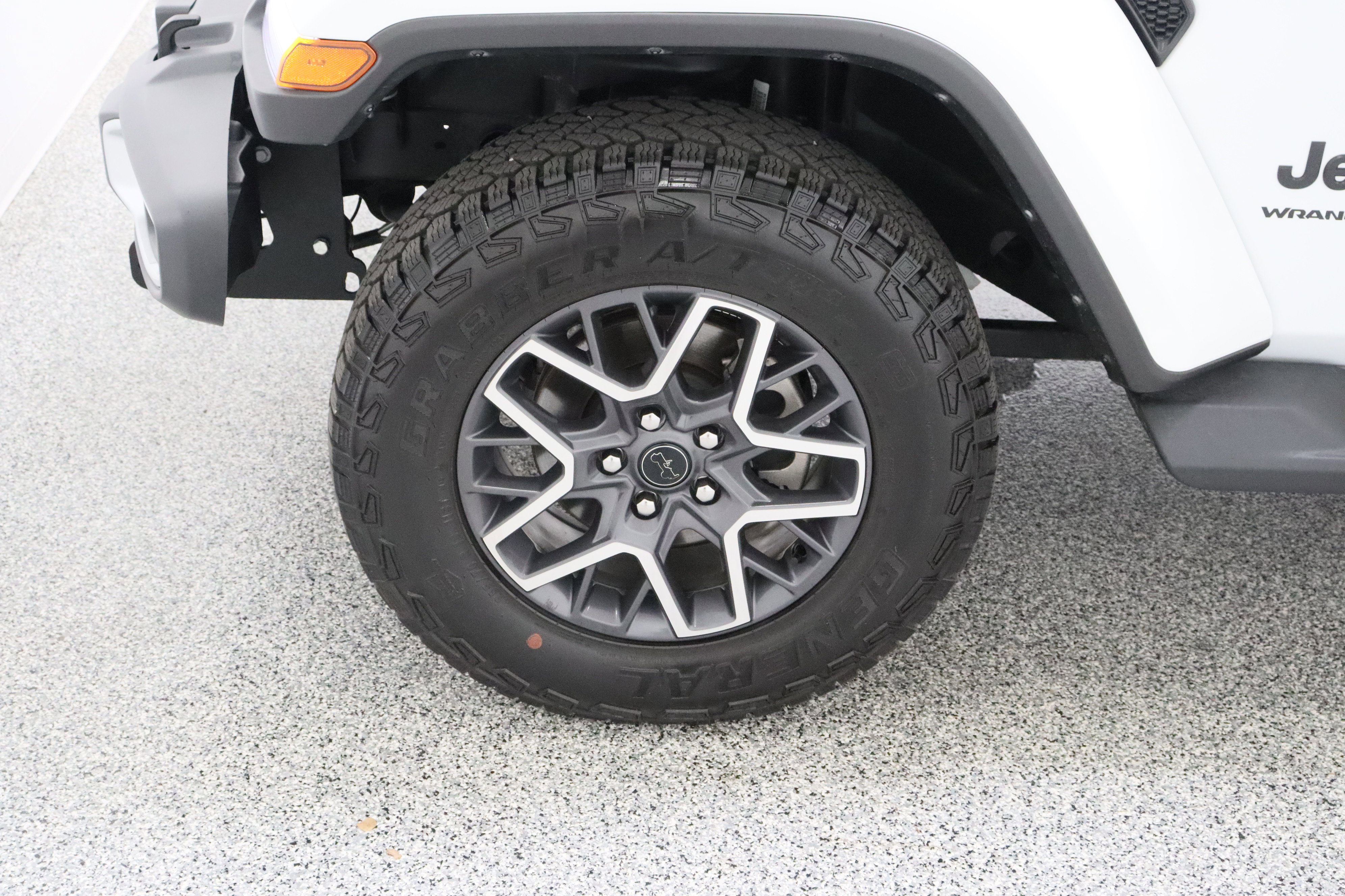 Used 2025 Jeep Wrangler Unlimited Sahara w/ Safety Group image 11