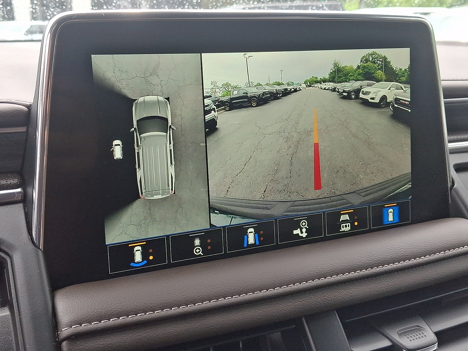 Used 2021 GMC Yukon SLT w/ Rear Media and Nav Package AWD/4WD image 18