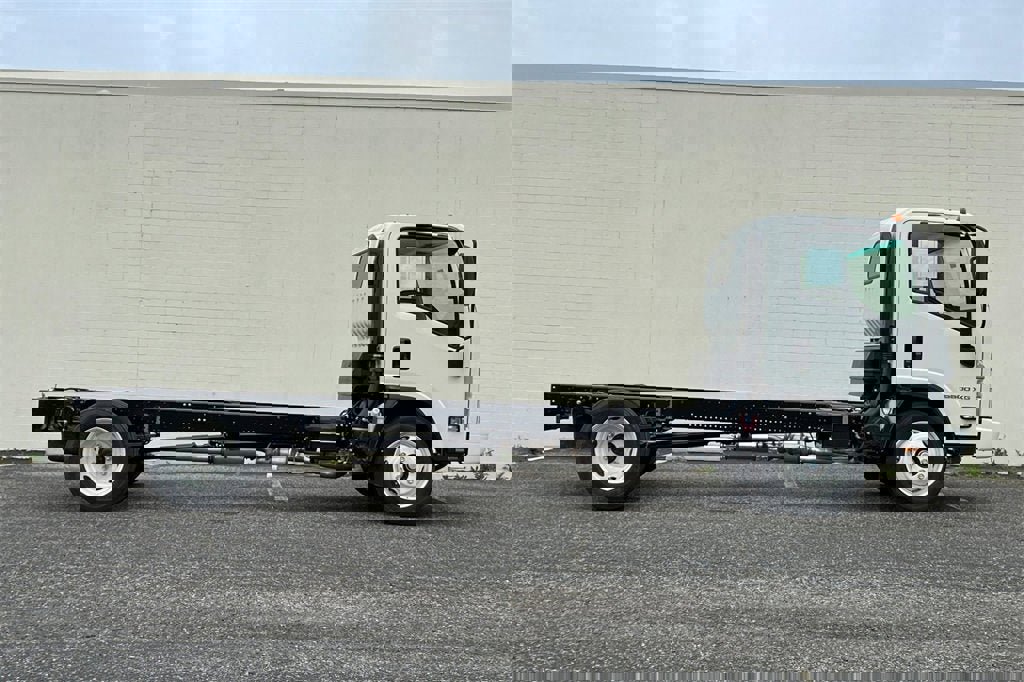 New 2025 Chevrolet Low Cab Forward 5500XG image 3