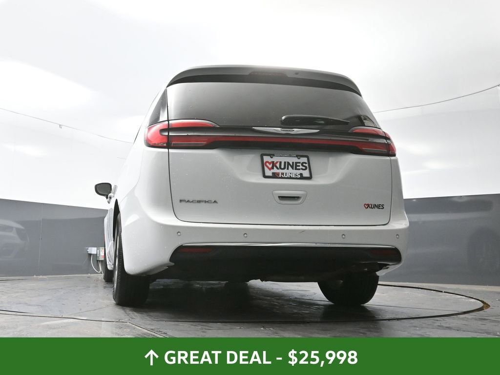 Used 2024 Chrysler Pacifica Touring-L image 58
