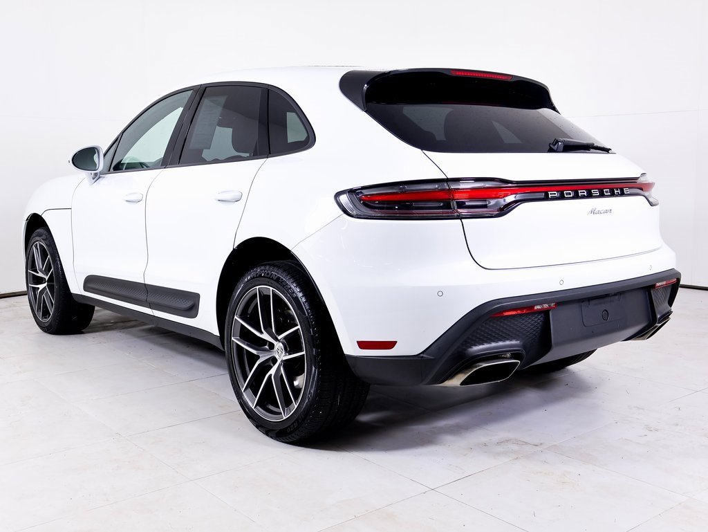 Used 2025 Porsche Macan image 3