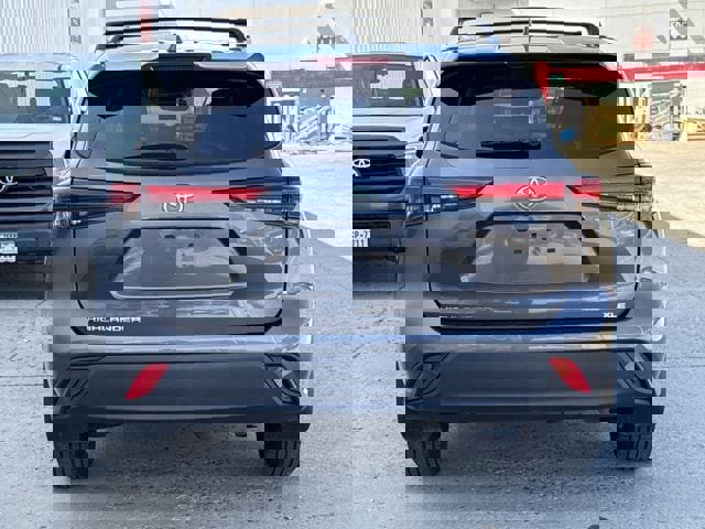 Used 2023 Toyota Highlander XLE image 5