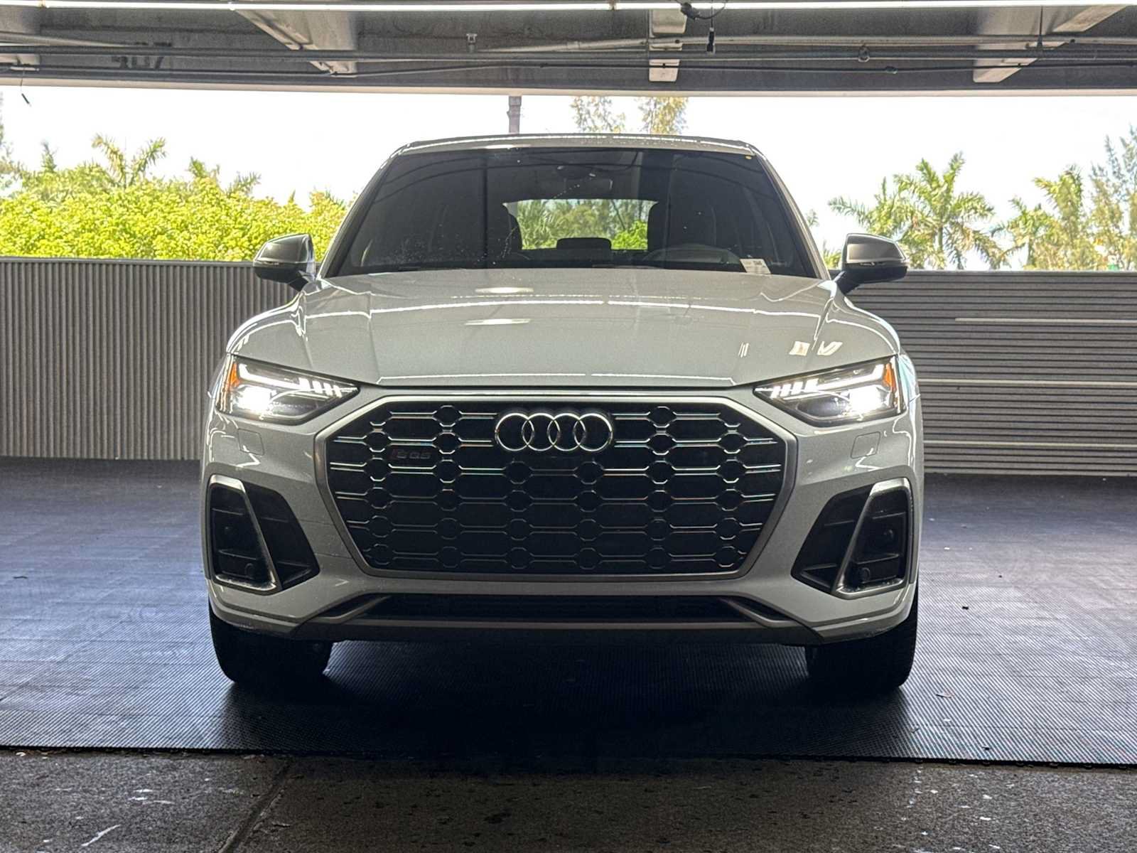 Used 2023 Audi SQ5 Prestige w/ Prestige Package AWD/4WD image 3