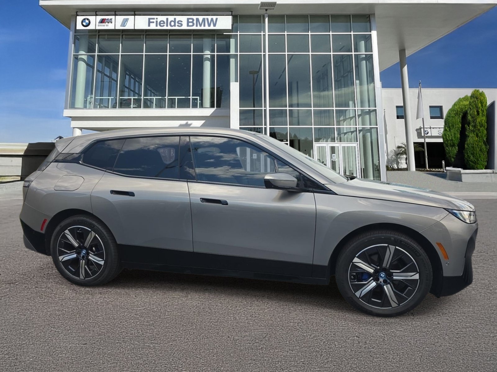 Certified 2024 BMW iX xDrive50 w/ Premium Package AWD/4WD image 1