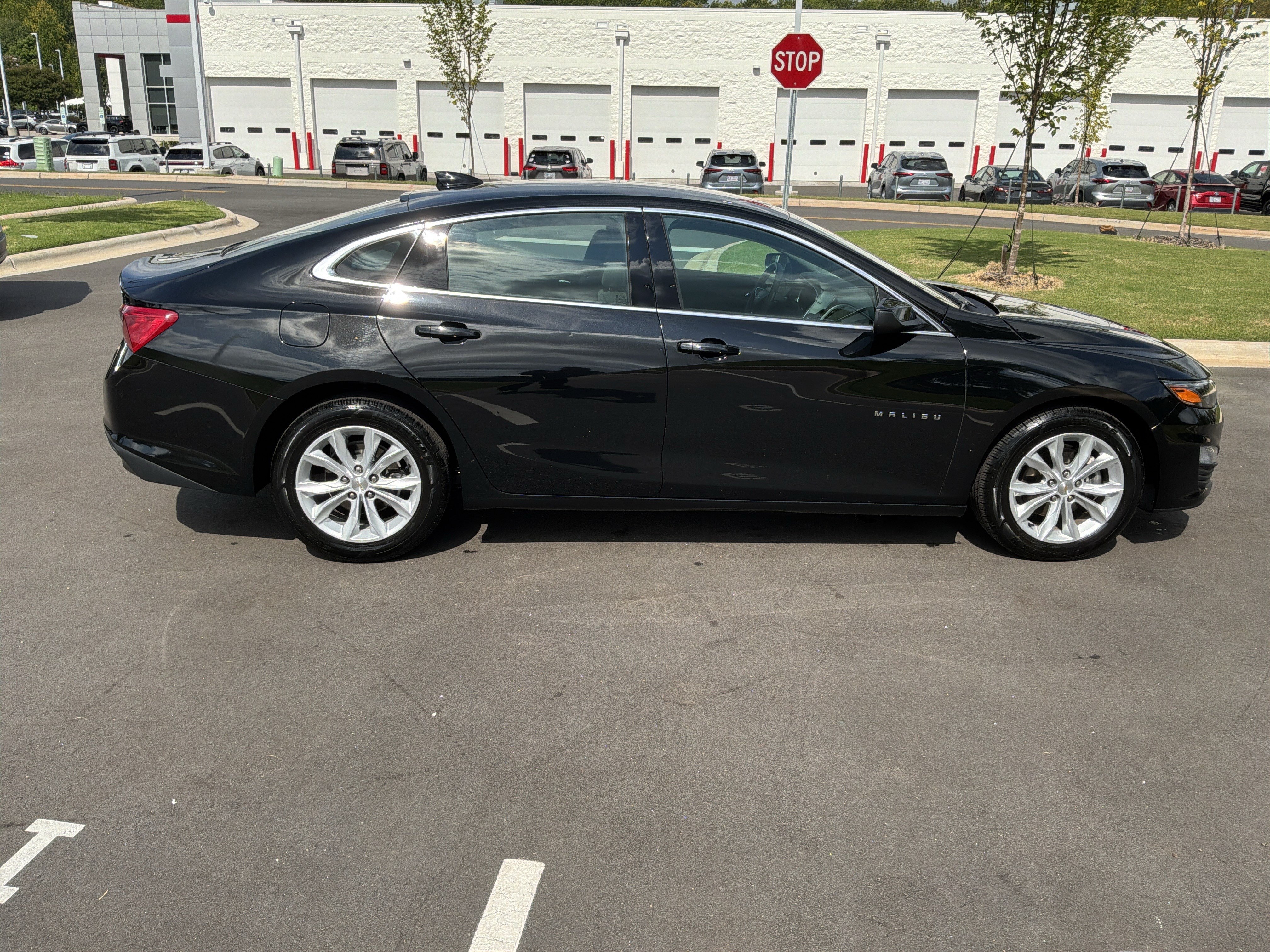 Used 2025 Chevrolet Malibu LT FWD image 11