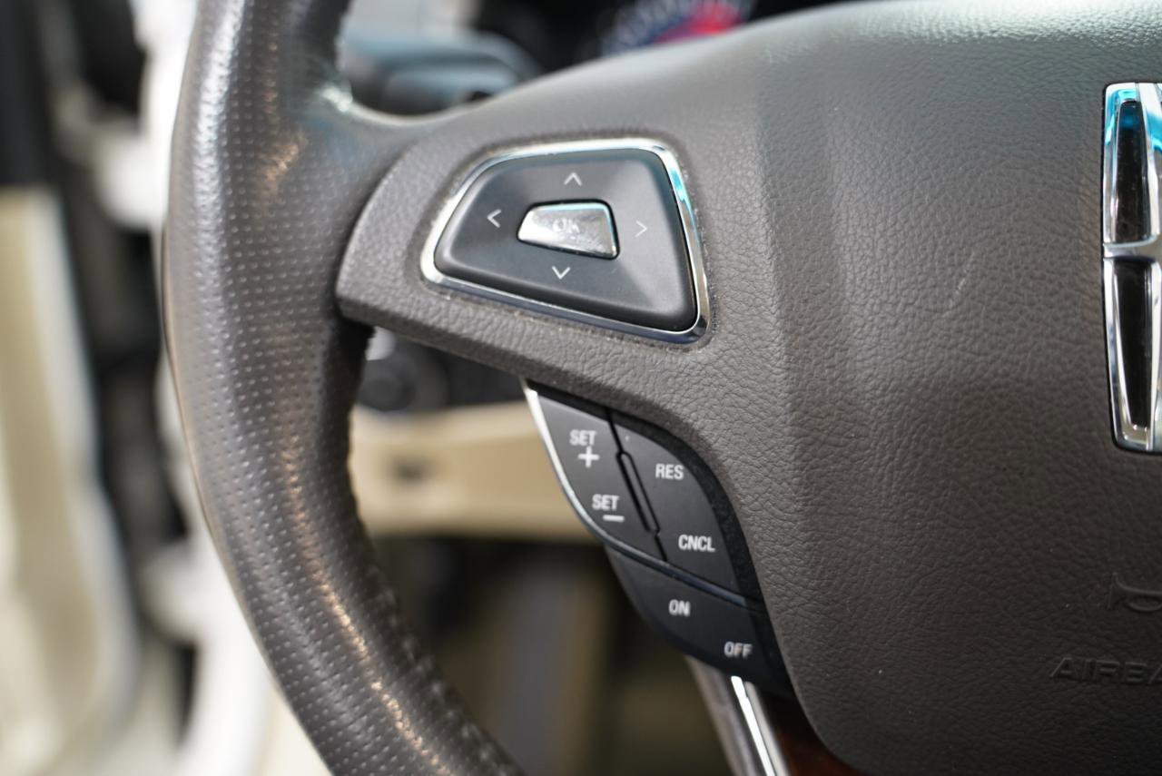 Used 2013 Lincoln MKZ FWD image 13