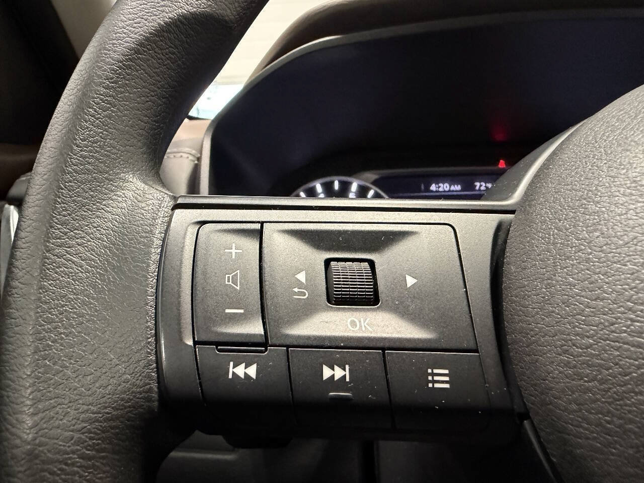 Used 2022 Nissan Rogue S AWD/4WD image 21