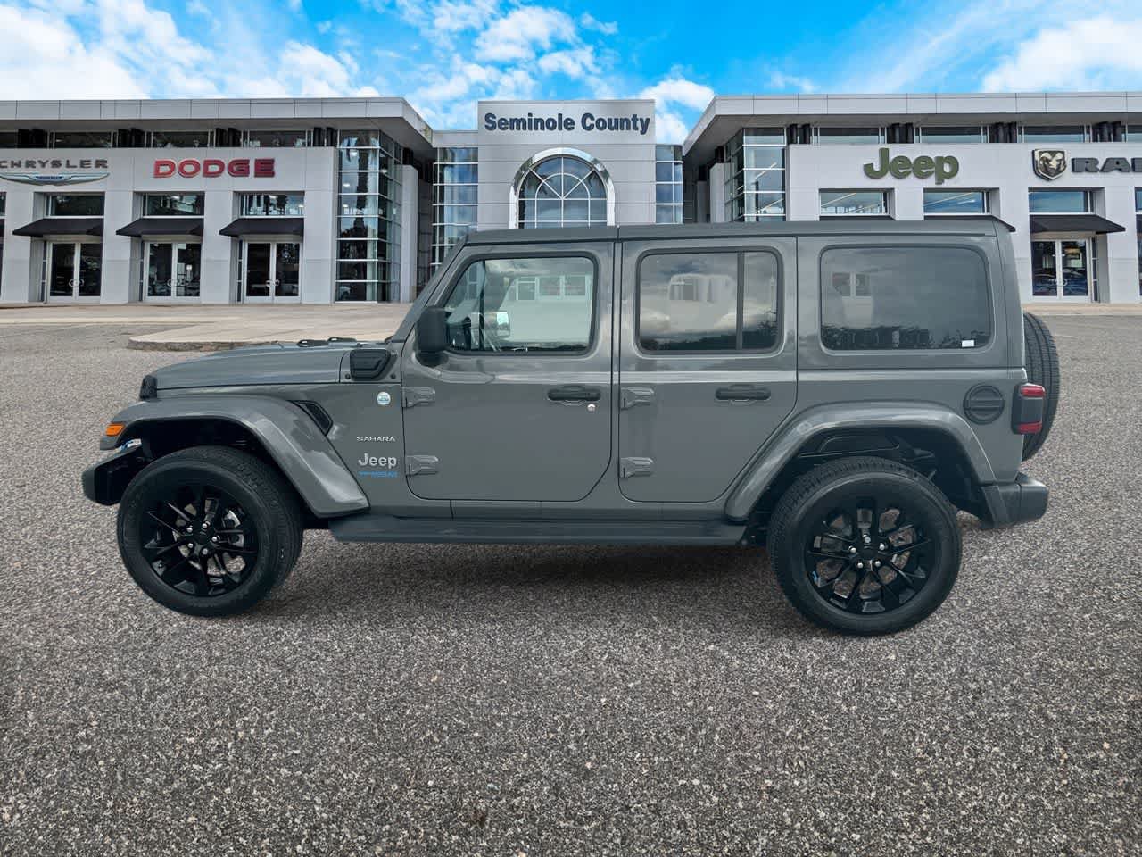 Certified 2022 Jeep Wrangler Unlimited Sahara AWD/4WD image 5