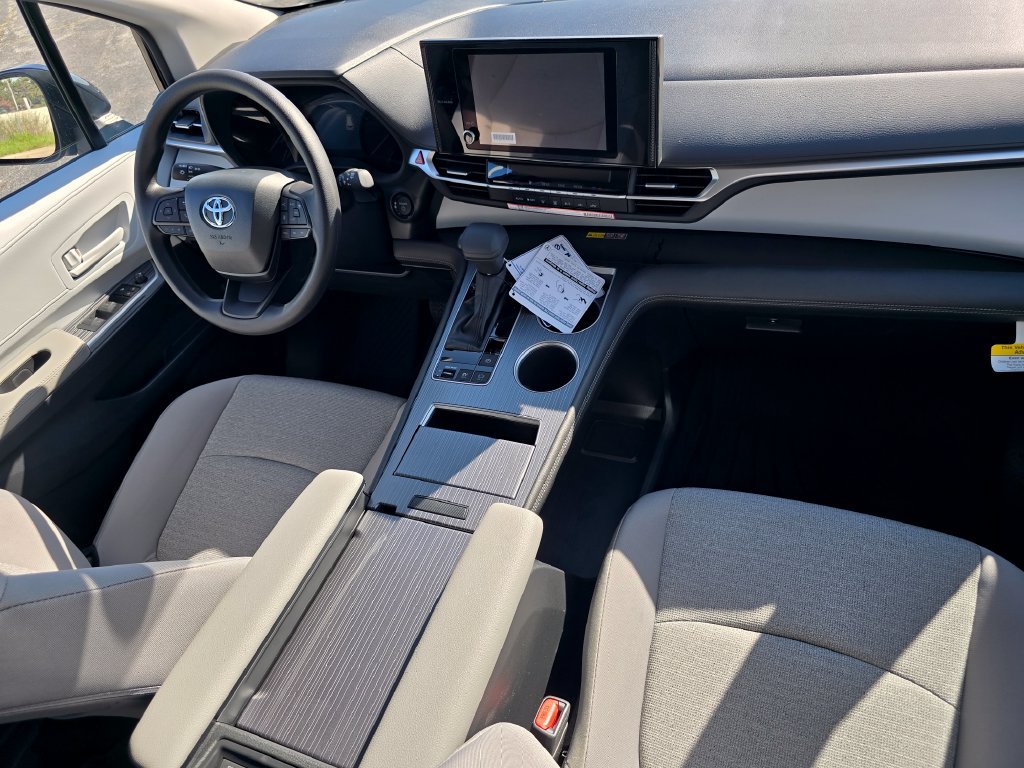 New 2026 Toyota Sienna LE AWD/4WD image 18