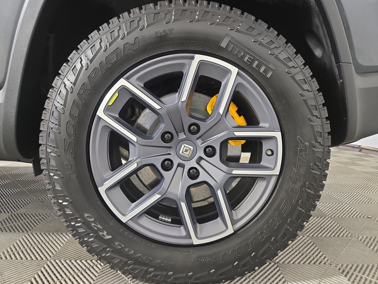Used 2022 Rivian R1S Launch Edition Quad AWD/4WD image 10