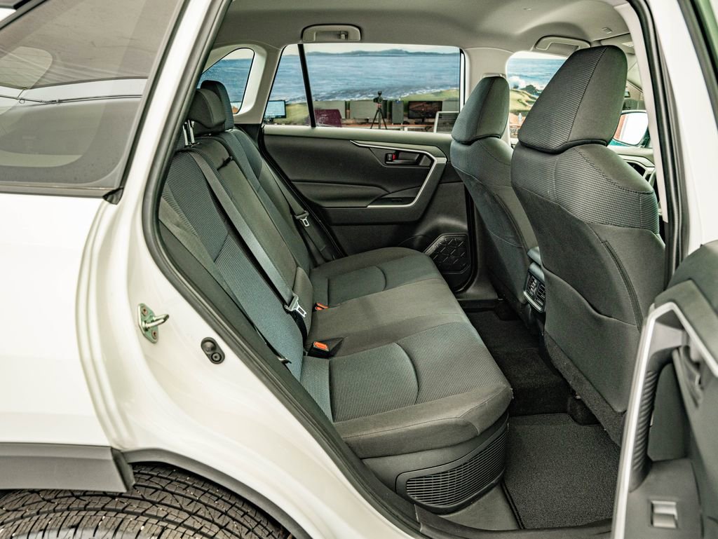 Used 2025 Toyota RAV4 LE AWD/4WD image 32