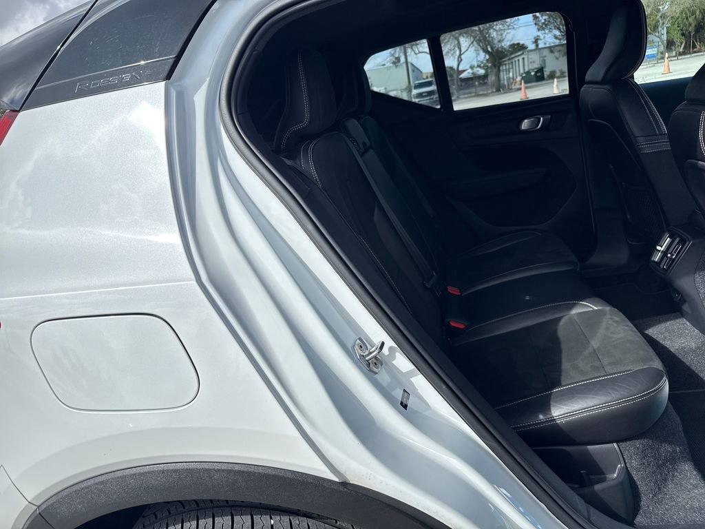 Used 2020 Volvo XC40 T5 R-Design image 26