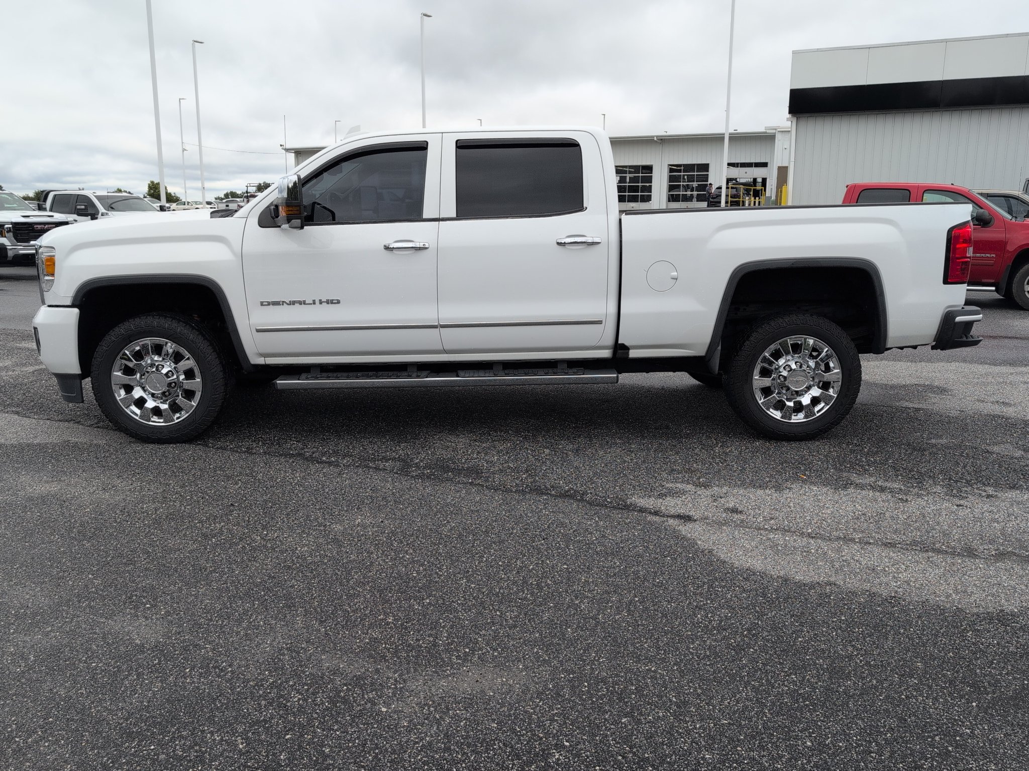 Used 2016 GMC Sierra 2500 Denali w/ Suspension Package, Off-Road AWD/4WD image 2