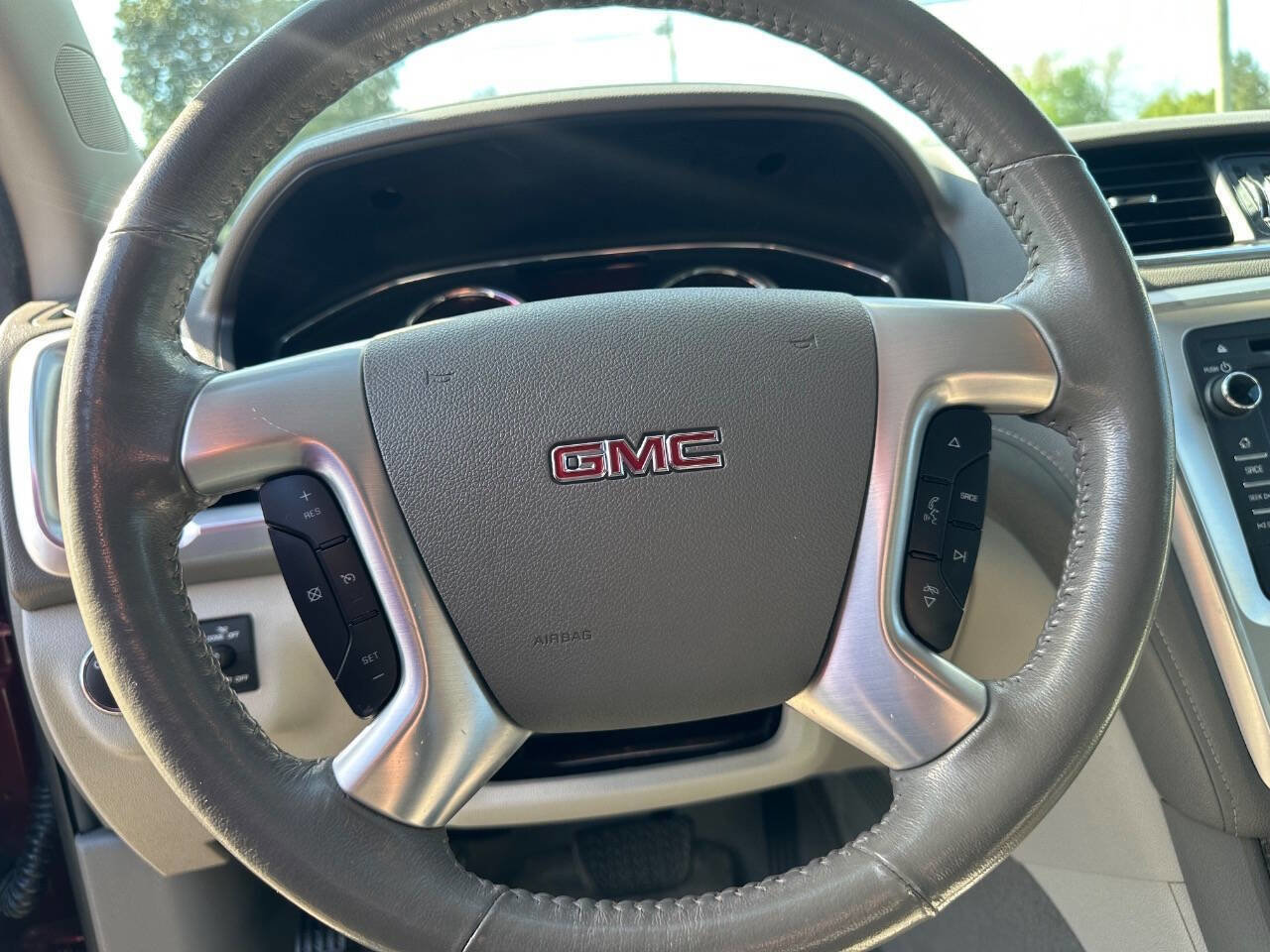 Used 2015 GMC Acadia SLT image 24