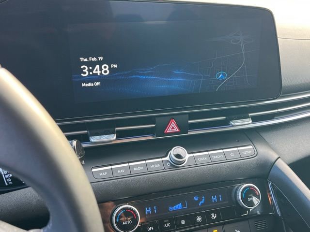 Certified 2025 Hyundai Elantra SEL image 22