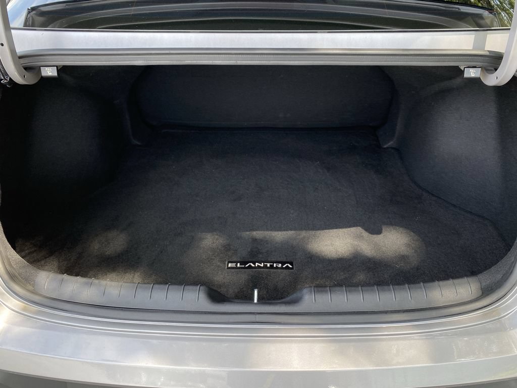 Used 2026 Hyundai Elantra SEL FWD image 29