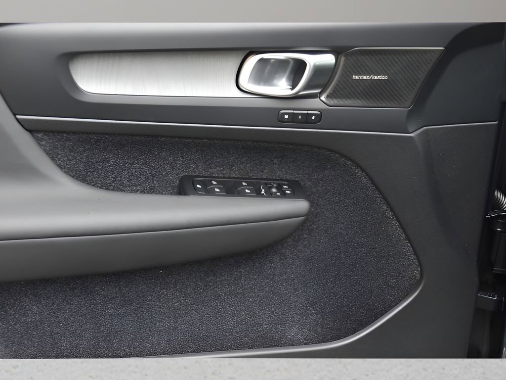 New 2026 Volvo XC40 B5 Plus w/ Protection Package Premier image 28