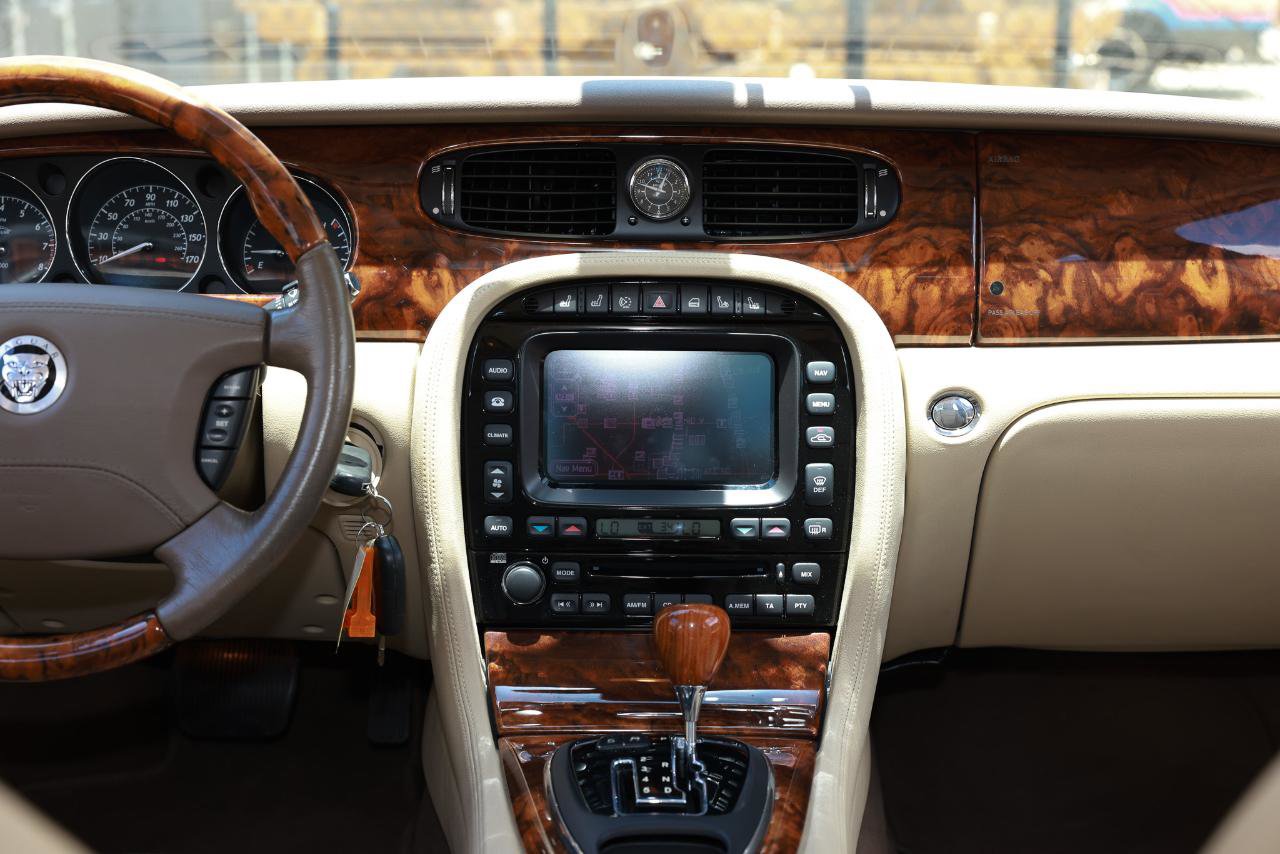 Used 2008 Jaguar XJ8 RWD image 38