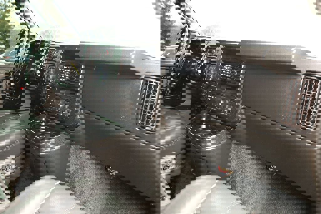 Used 2018 GMC Savana 2500 Extended w/ Enhanced Convenience Package image 31