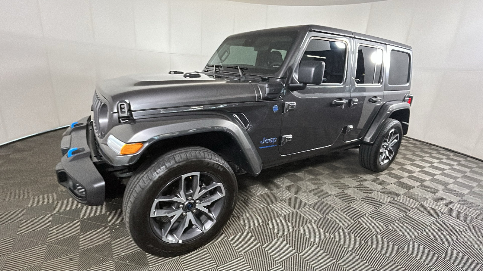Used 2024 Jeep Wrangler Unlimited w/ Technology Group AWD/4WD image 8