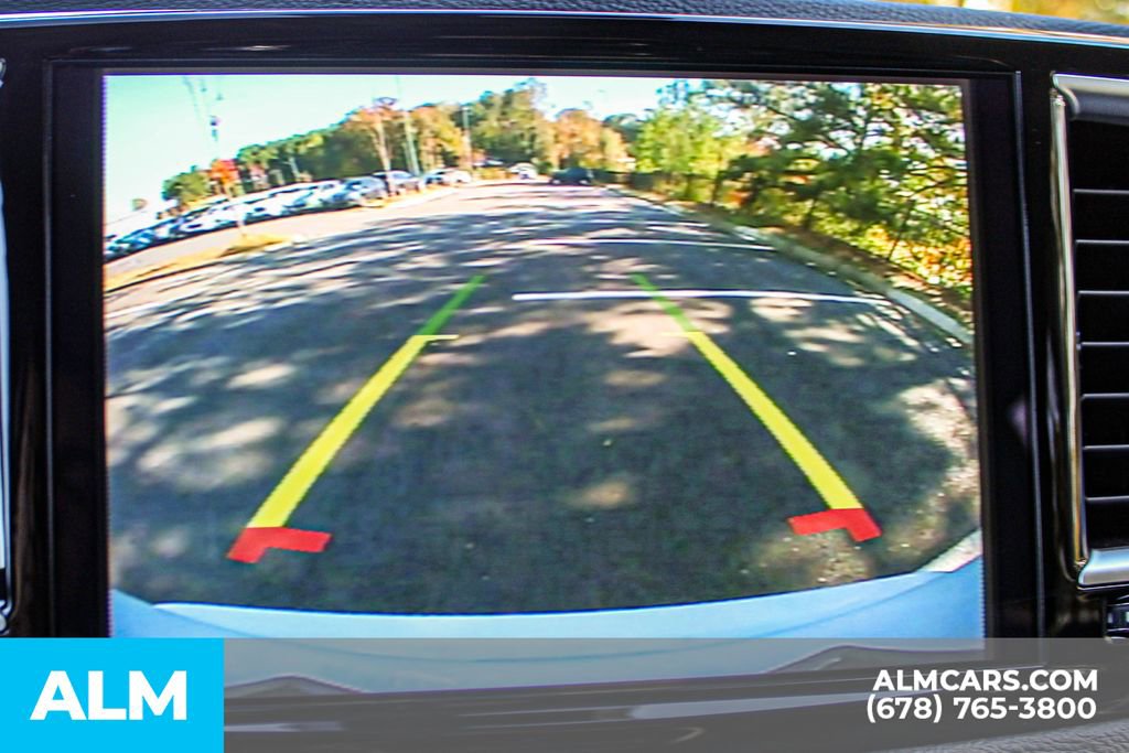 Used 2024 Chrysler Pacifica Select image 35