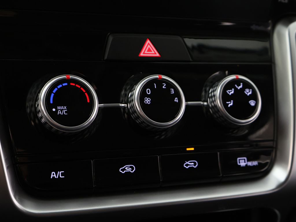 Used 2022 Kia Sorento LX image 43